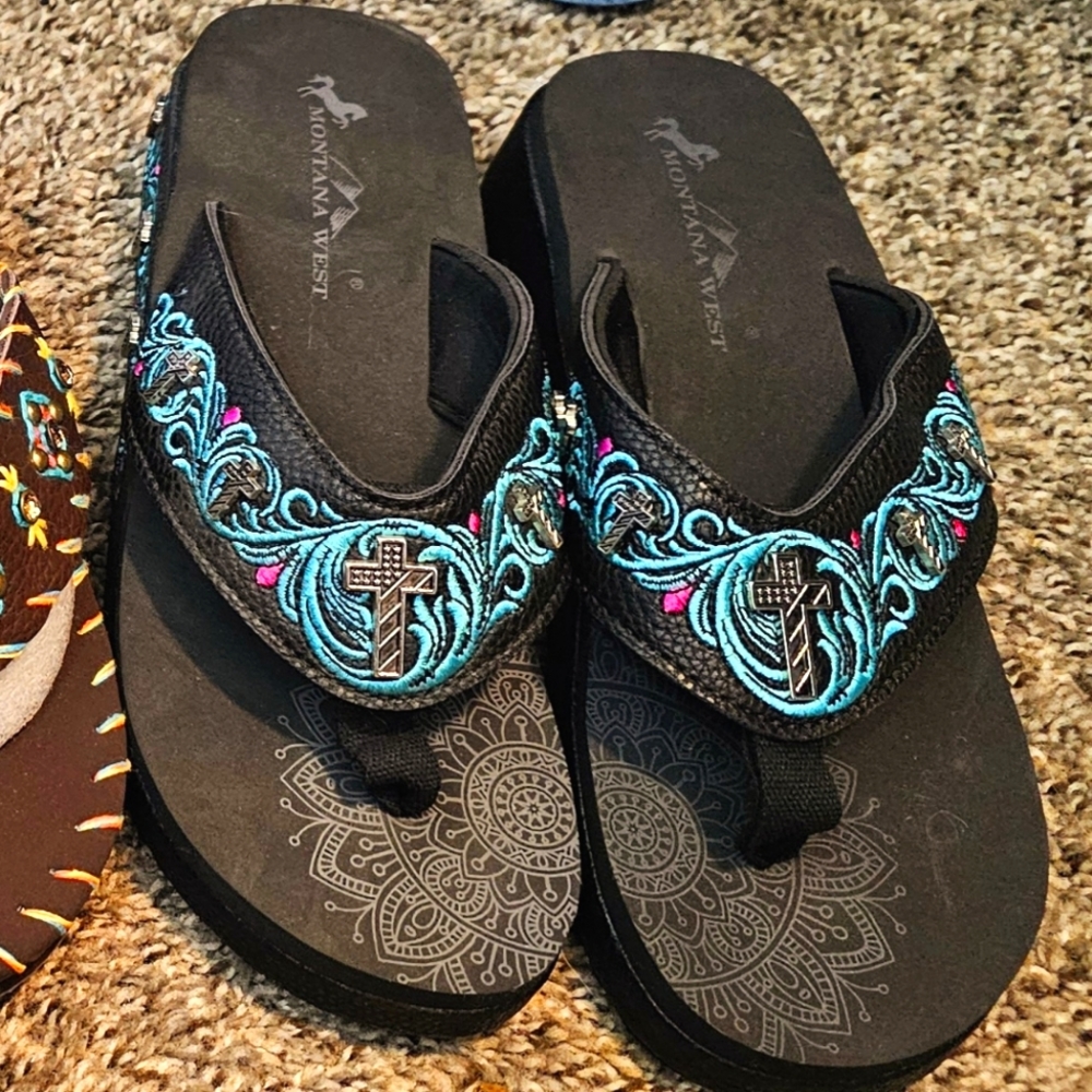 NWOT Montana West Sandals
